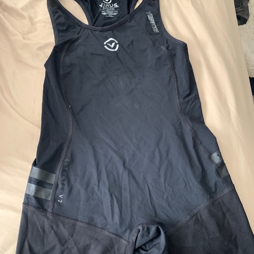 Virus Elevate 2.0 Black Singlet VGUC Size L
